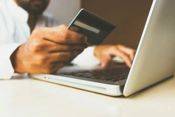 Cartão de Crédito: Como Usar a Favor e Sem Se Endividar